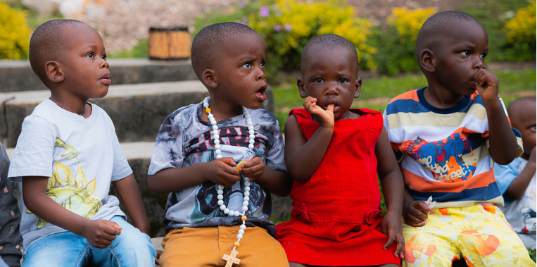 BURUNDI: Zachráňme deti, ktoré prišli o mamu pri pôrode